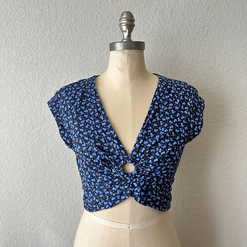 FREE PEOPLE Havana Honey V-Neck Woven Crop Top in Heart Print Blue